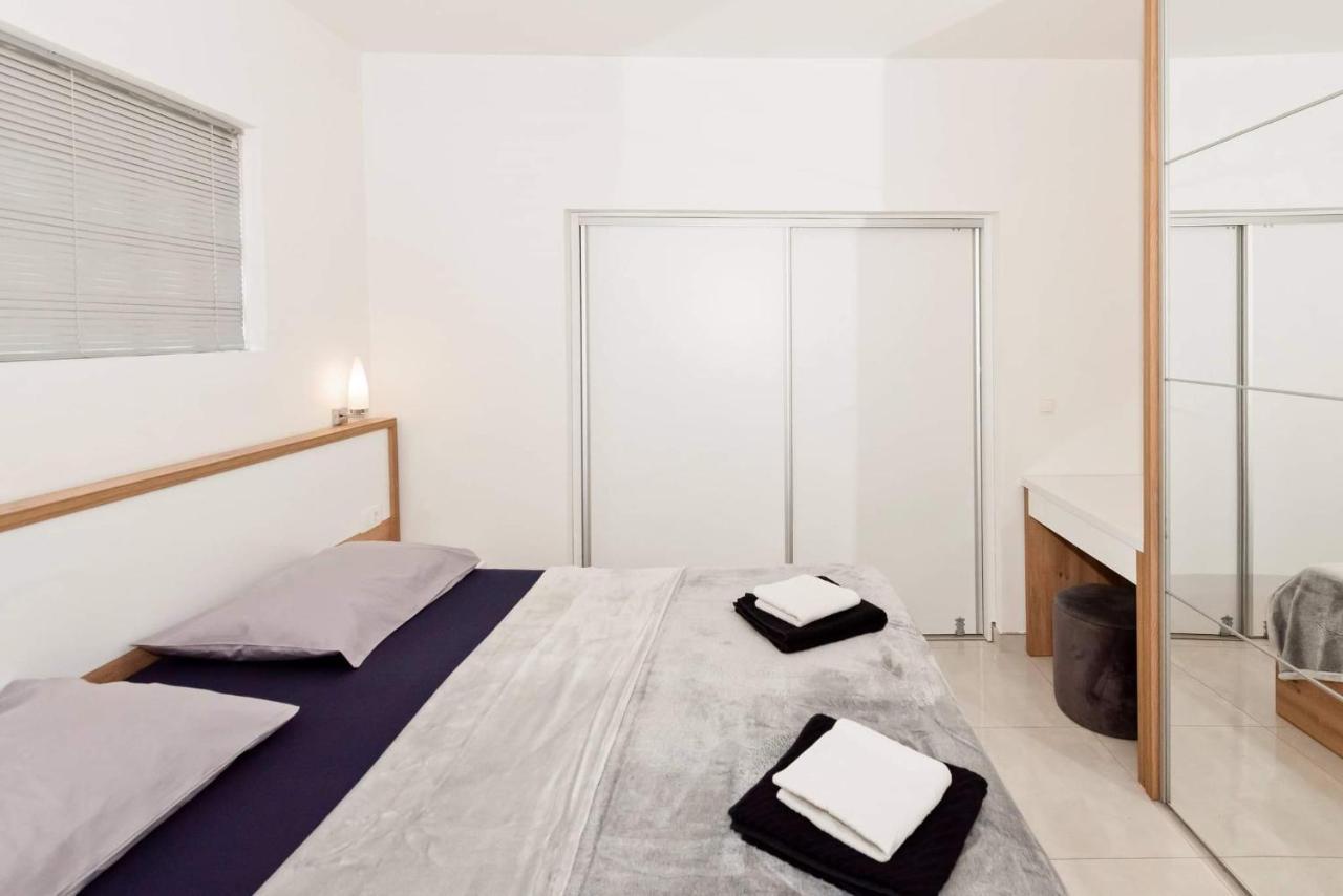 Apartment White Pearl Ražanac Esterno foto